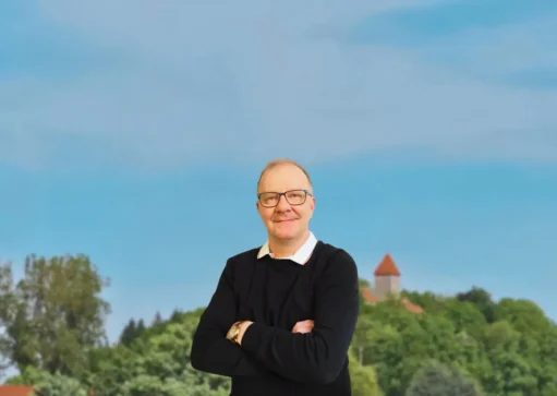 Bühne Achim Keller Versicherungsmakler Wernberg-Köblitz Achim Keller Versicherungsmakler im Hintergrund Burg Wernberg